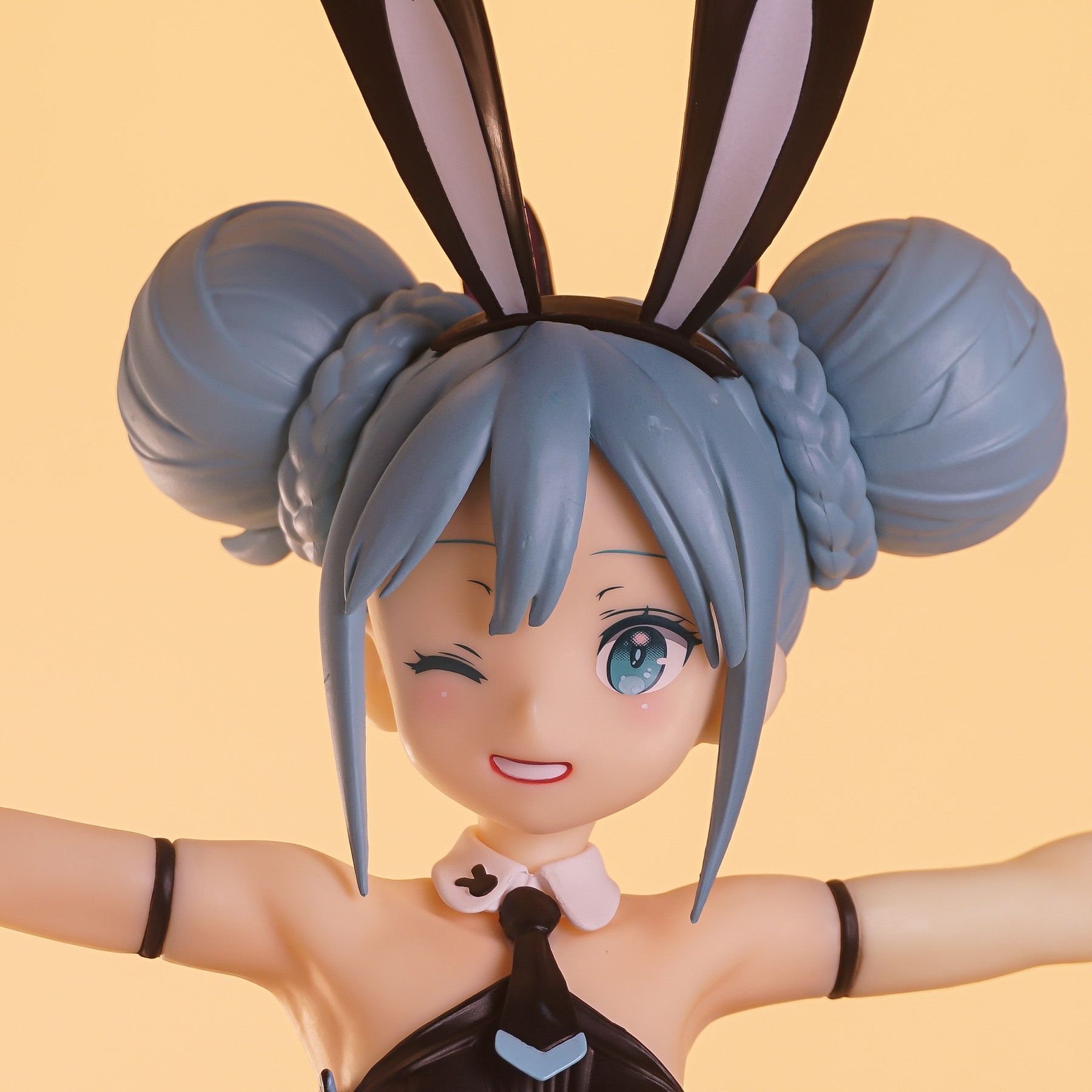 Hatsune Miku - Vocaloid (Wink (BiCute Bunnies) ver.)