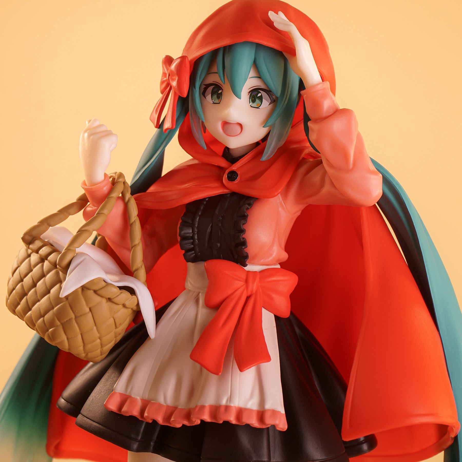 Фигурка Hatsune Miku - Vocaloid (Red Riding Hood (Wonderland Series) ver.)